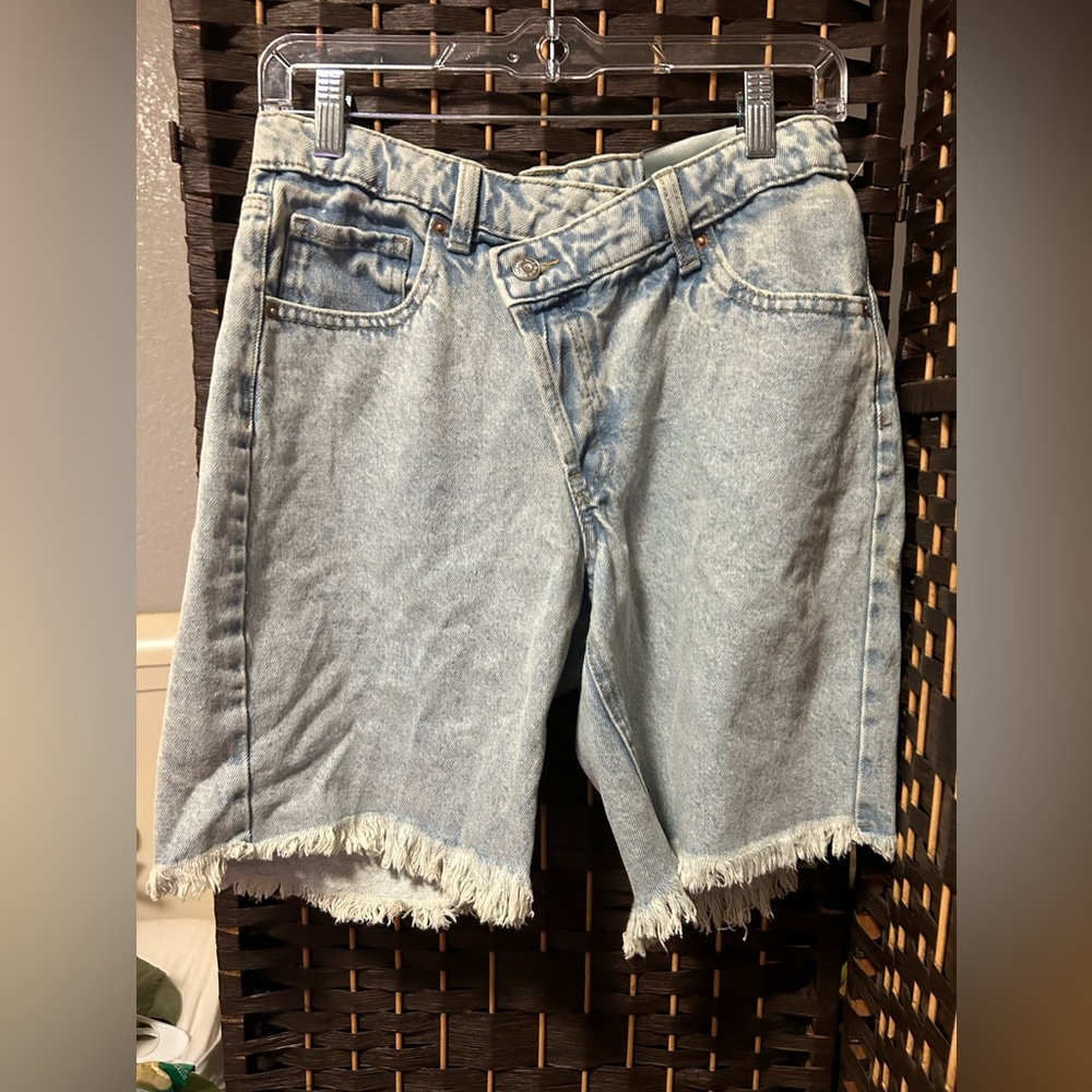 NWT High rise Bermuda light blue cut off denim shorts sz 2